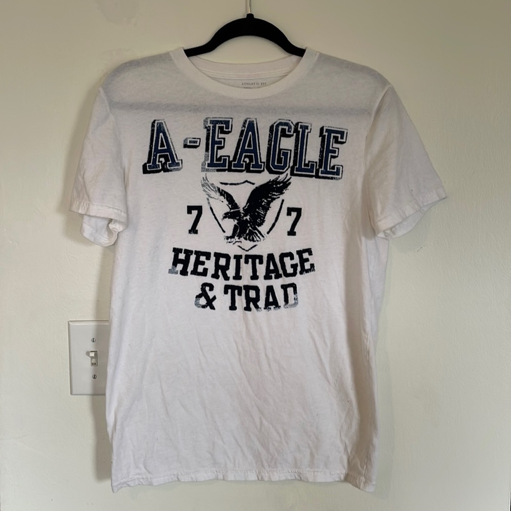 American Eagle 🦅 athletic fit tee. Size small.